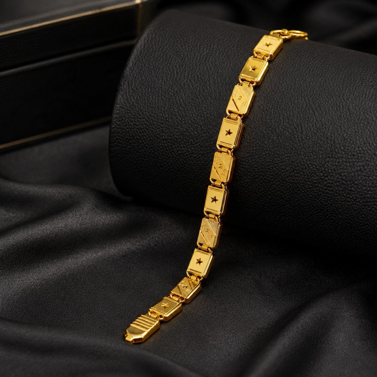 Premium Gold-Plated Men's Bracelet – Geometric Link Design